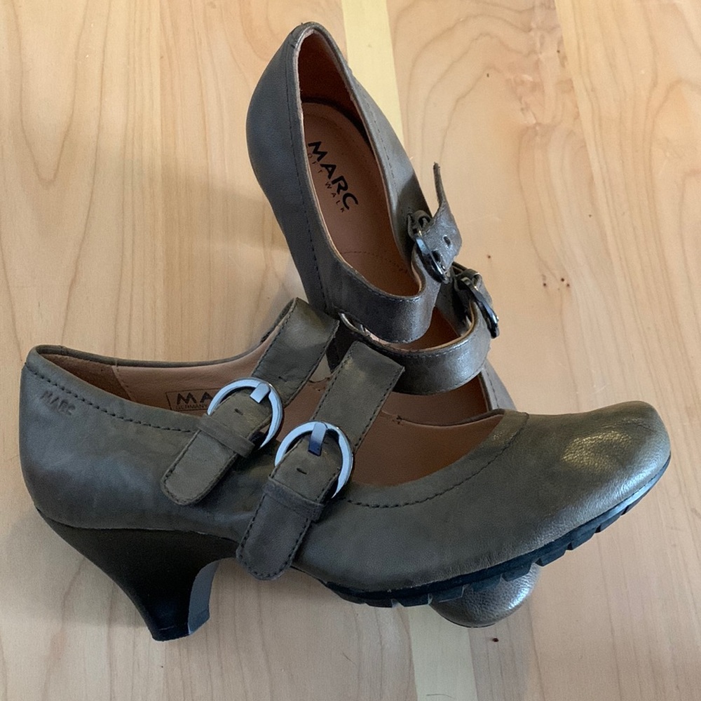 Size 37 Marc Softwalk shoes. Brown